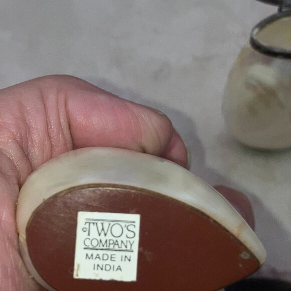 Vintage Two's Company Mother of Pearl Salt & Pepper Shakers Hinged India 1960’s - Picture 9 of 10